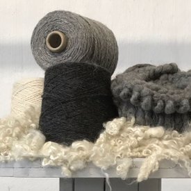 Gotlandsgarn, tvättad och kardad ull, tovflak